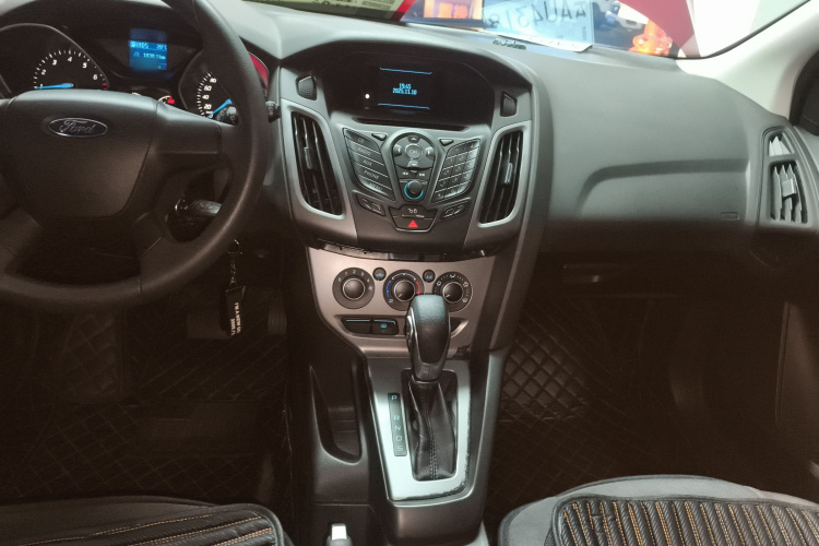 福特 福克斯 2012款 两厢 1.6L 自动舒适型局部细节16