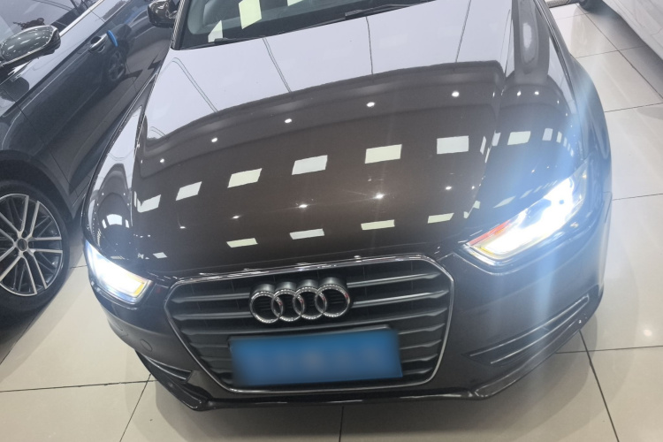 奥迪A4L 2016款 30 TFSI 典藏版 自动舒适型车身外观2