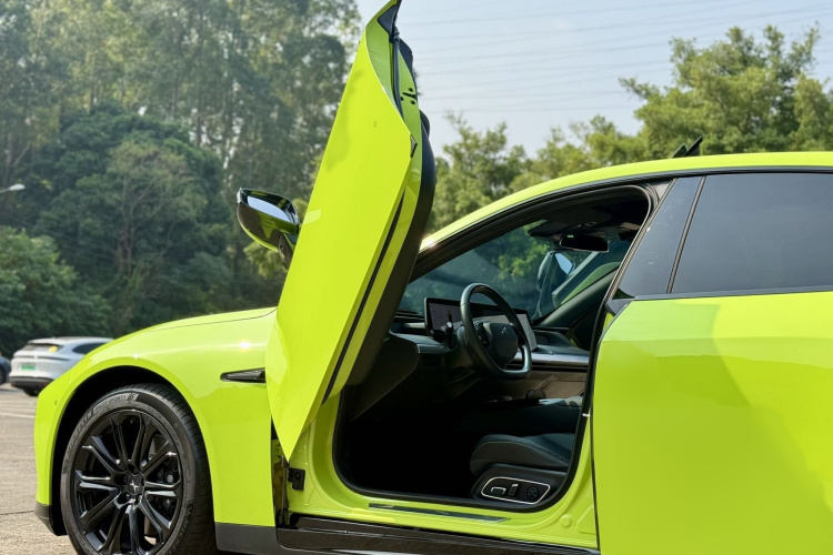 小鹏P7 2022款 670E+鹏翼版车身外观6007