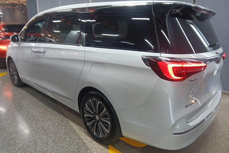 别克GL8 2022款 ES陆尊 653T 智慧旗舰型车身外观4