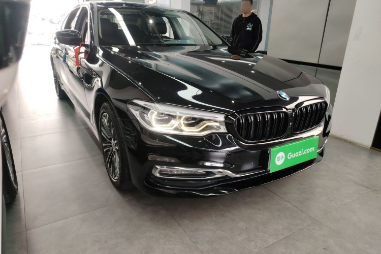 宝马5系 2018款 530Li 尊享型 豪华套装车身外观3