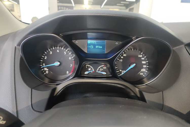 福特 福克斯 2018款 两厢经典 1.6L 自动风尚型智行版局部细节14