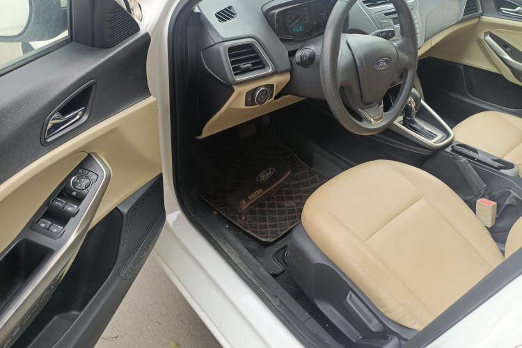 福特 福睿斯 2015款 1.5L 自动舒适型中控内饰7003