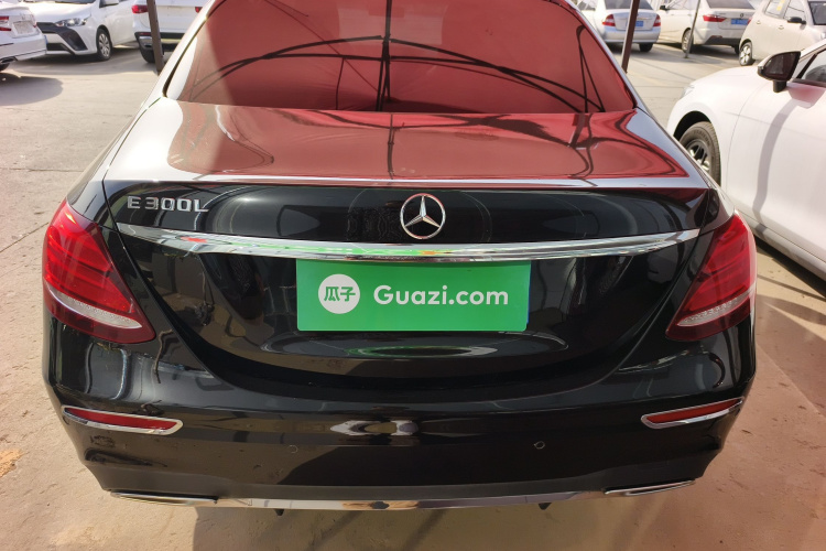 奔驰E级 2020款 E 300 L 运动时尚型车身外观6