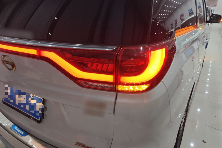 广汽传祺 传祺M8 2021款 大师系列 390T 四座御尊版车身外观9