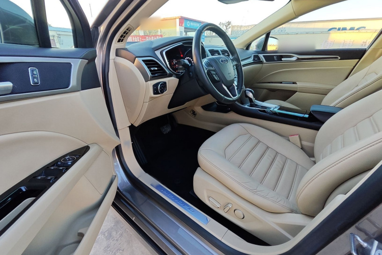 福特 蒙迪欧 2013款 2.0L GTDi200时尚型中控内饰7003