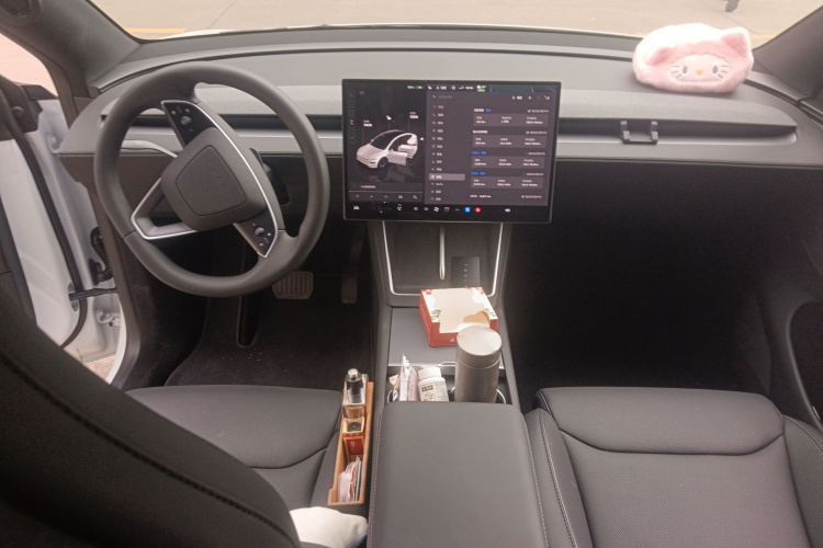 特斯拉 Model Y L 2025款 长续航全轮驱动版中控内饰12