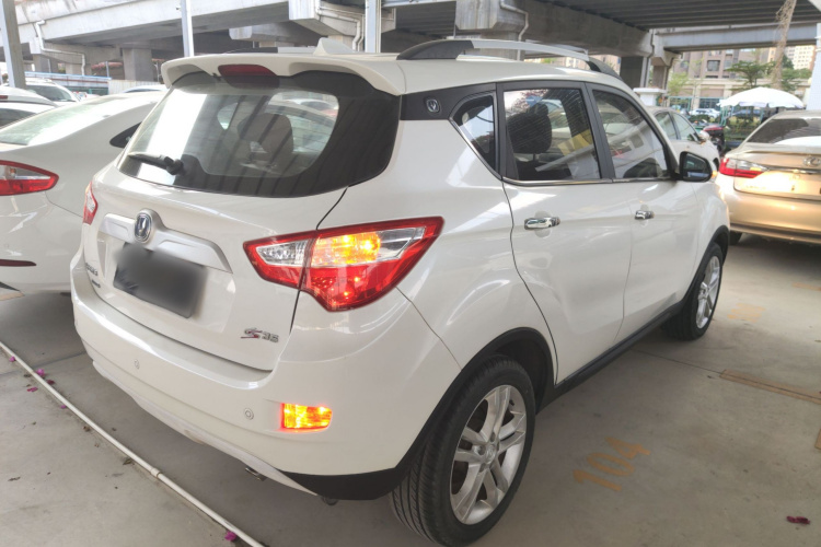 长安CS35 2015款 1.6L 自动豪华型 国V车身外观7