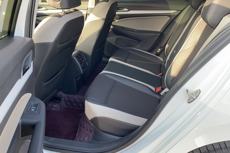 大众 高尔夫 2023款 280TSI DSG Pro中控内饰7004