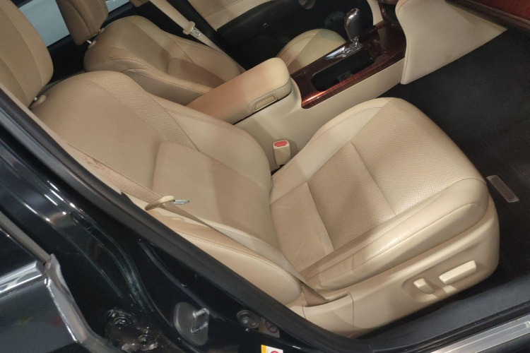 丰田 皇冠 2015款 2.0T 时尚版局部细节41