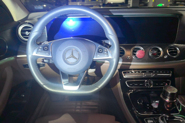 奔驰E级 2017款 E 200 L 运动型 4MATIC局部细节13