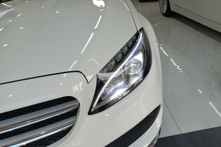 奔驰C级 2018款 C 180 L 动感型运动版局部细节36