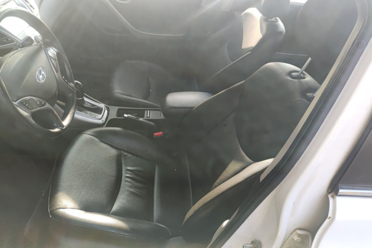 现代 朗动 2015款 1.6L 自动领先型中控内饰19