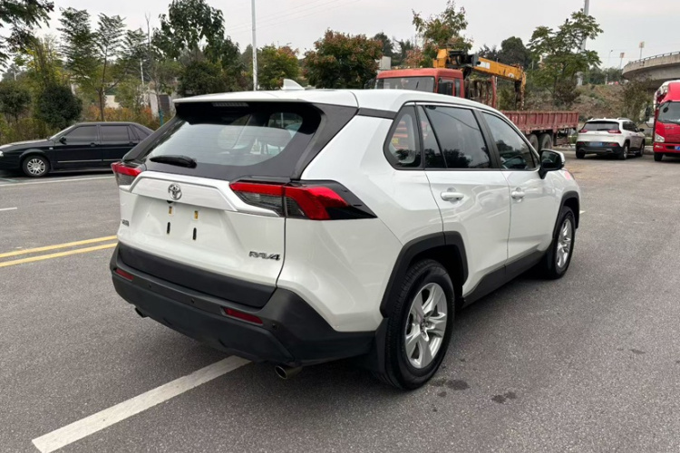 丰田 RAV4荣放 2021款 2.0L CVT两驱都市版车身外观6003