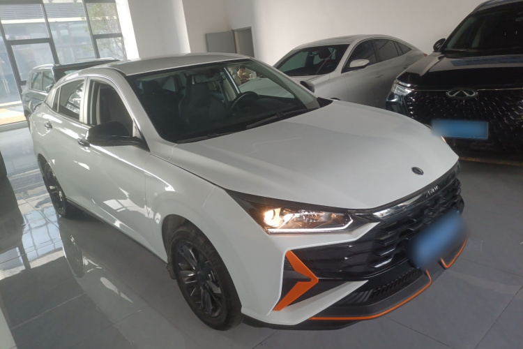 东风风神 奕炫 2024款 1.5L 自动劲速版车身外观3