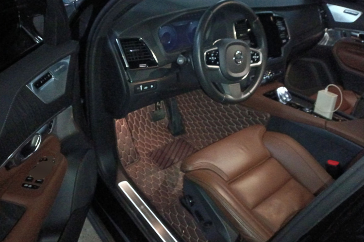 沃尔沃XC90新能源 2021款 E驱混动 T8 智尊豪华版 7座中控内饰20