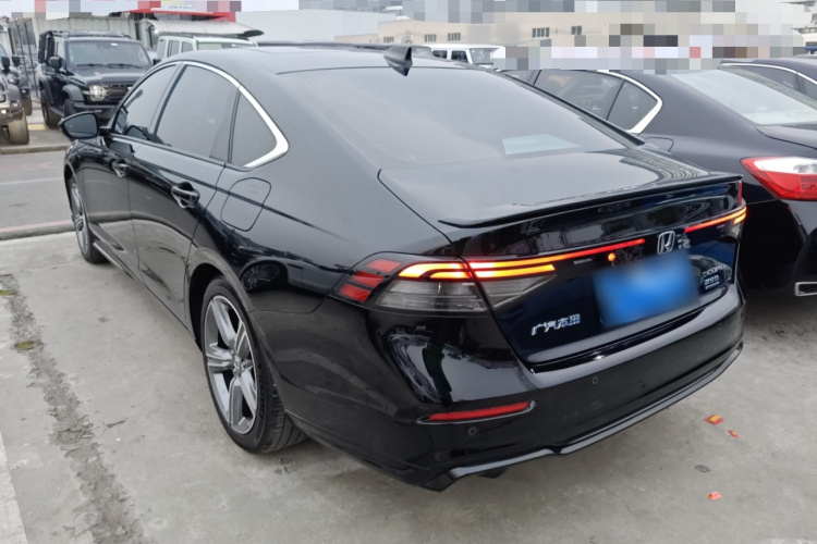 本田 雅阁 2025款 运动系列 260TURBO 尊贵版车身外观4