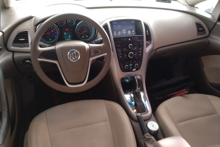 别克 英朗 2013款 GT 1.6L 自动时尚版中控内饰12