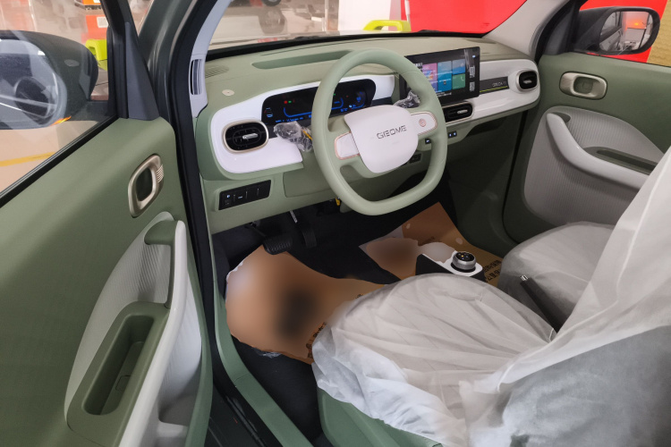 吉利银河 2025款 210km 熊猫骑士中控内饰20