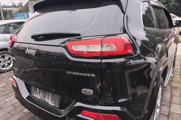 Jeep 自由光 2017款 2.4L 专业版车身外观9