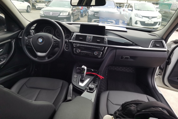 宝马3系 2016款 320Li 进取型中控内饰12