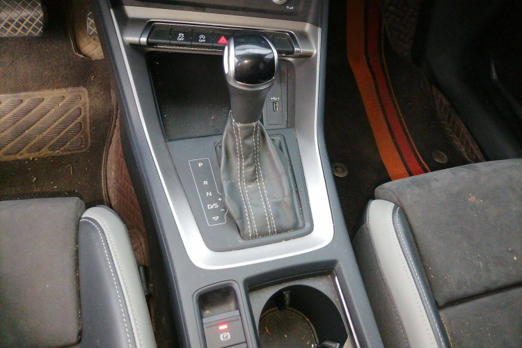 奥迪Q3 2019款 35 TFSI 进取动感型局部细节18