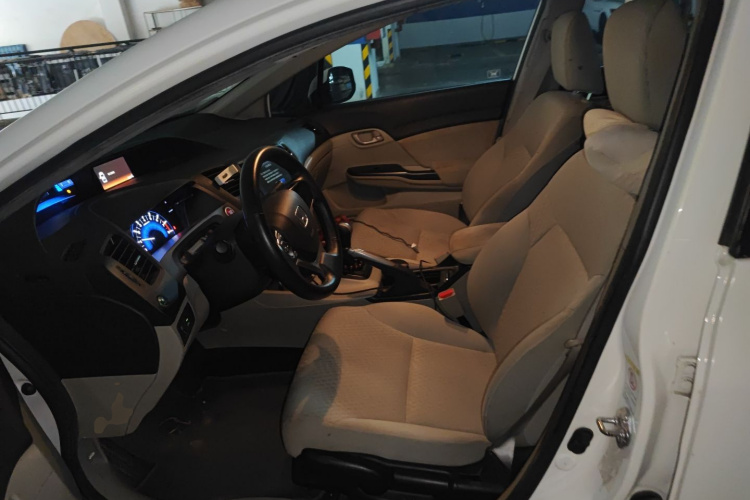 本田 思域 2014款 1.8L 手动舒适版中控内饰19