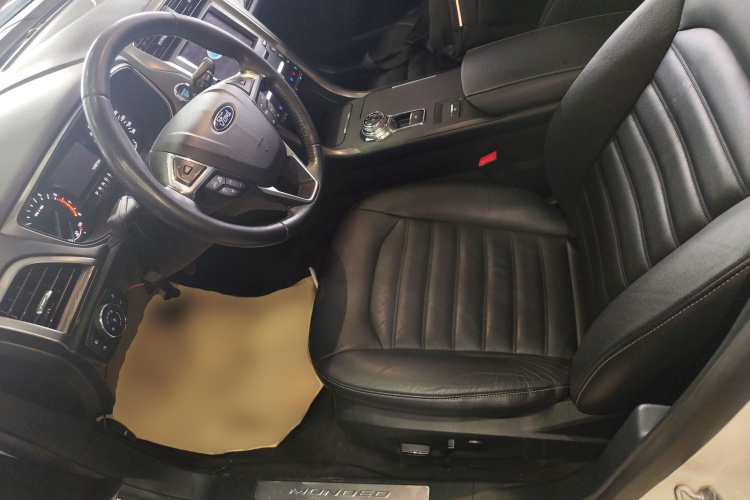 福特 蒙迪欧 2018款 EcoBoost 200 时尚型中控内饰19