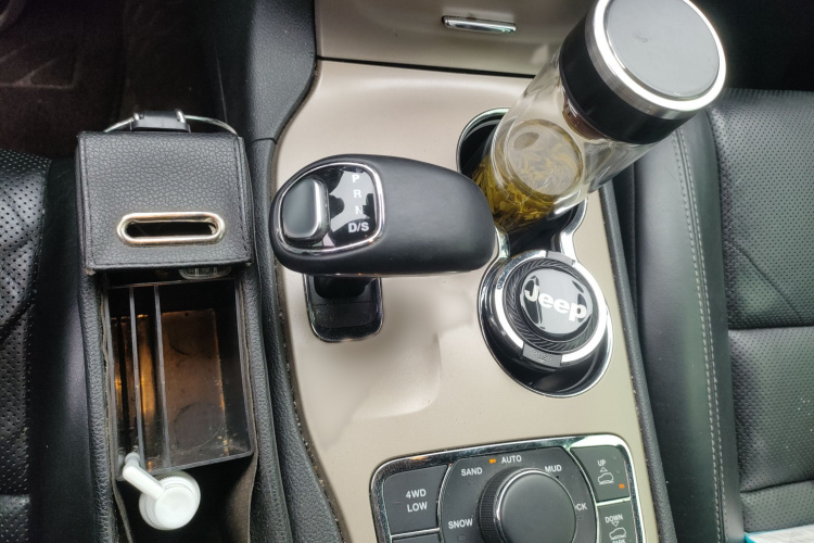 Jeep 大切诺基(进口) 2014款 3.6L 精英导航版局部细节18