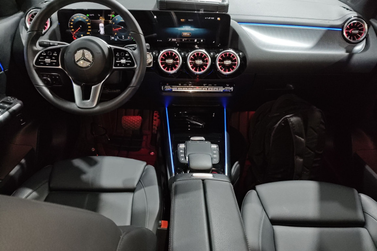 奔驰GLA 2022款 改款 GLA 200中控内饰12