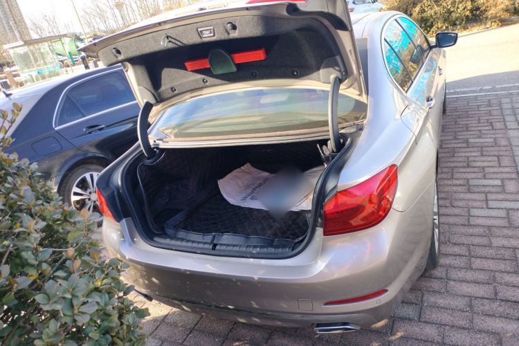 宝马5系 2019款 530Li 领先型 豪华套装机舱底盘23