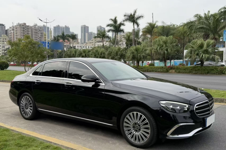 奔驰E级 2021款 改款 E 300 L 豪华型车身外观3