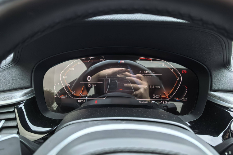 宝马5系(进口) 2020款 530i 风尚版 M运动套装中控内饰7005