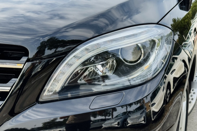 奔驰M级 2014款 ML 400 4MATIC动感型局部细节36