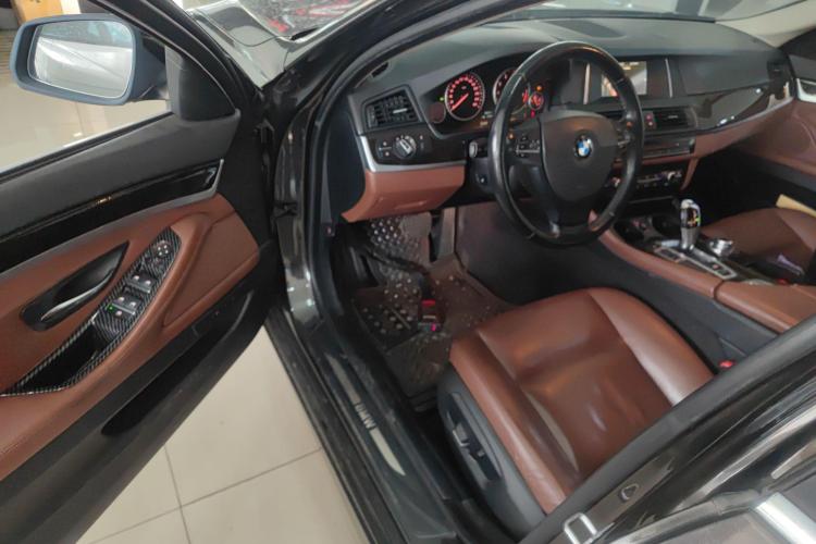 宝马5系 2014款 525Li 领先型中控内饰20