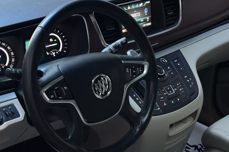 别克GL8 2018款 28T 豪华型 国VI中控内饰7001