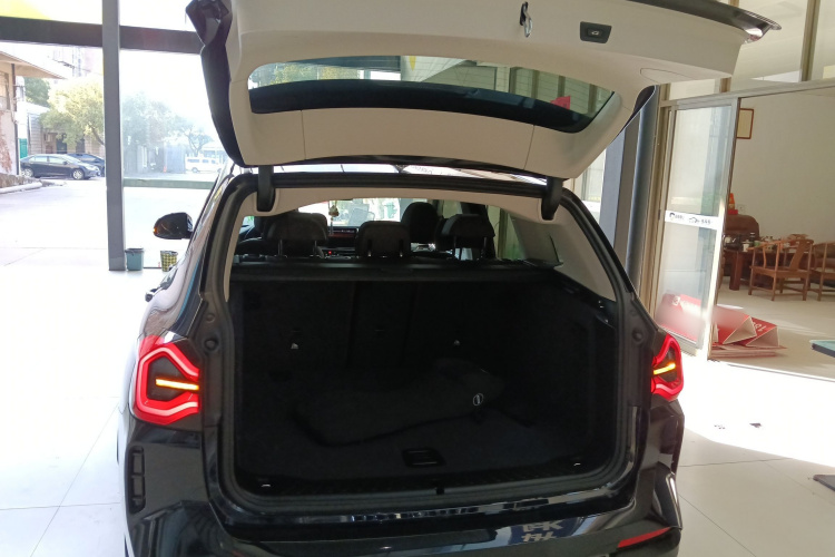 宝马X3 2022款 改款 xDrive25i M运动套装机舱底盘23