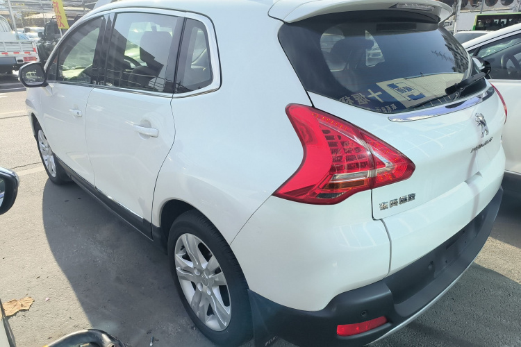 标致3008 2015款 2.0L 自动潮流版车身外观4