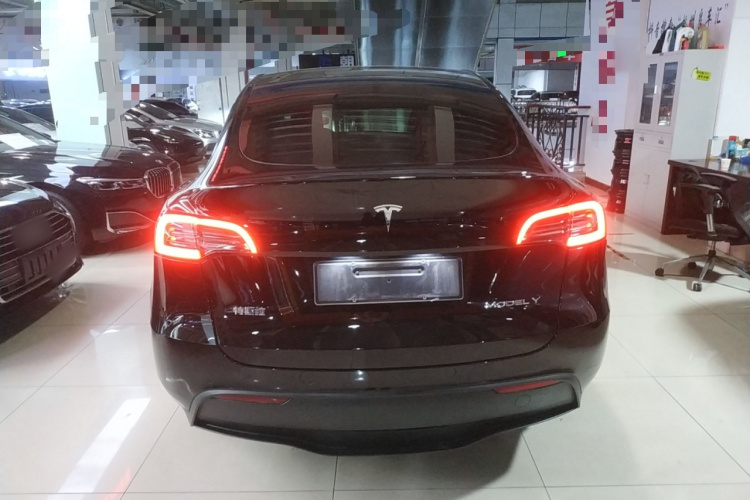 特斯拉 Model Y 2022款 改款 后轮驱动版车身外观6