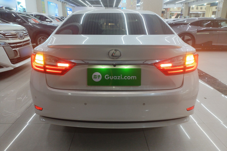 雷克萨斯ES 2015款 200 精英版车身外观6