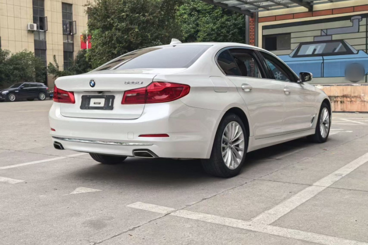 宝马5系 2020款 525Li 豪华套装车身外观6004