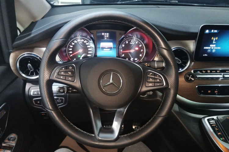 奔驰V级 2020款 V 260 尊贵版中控内饰13