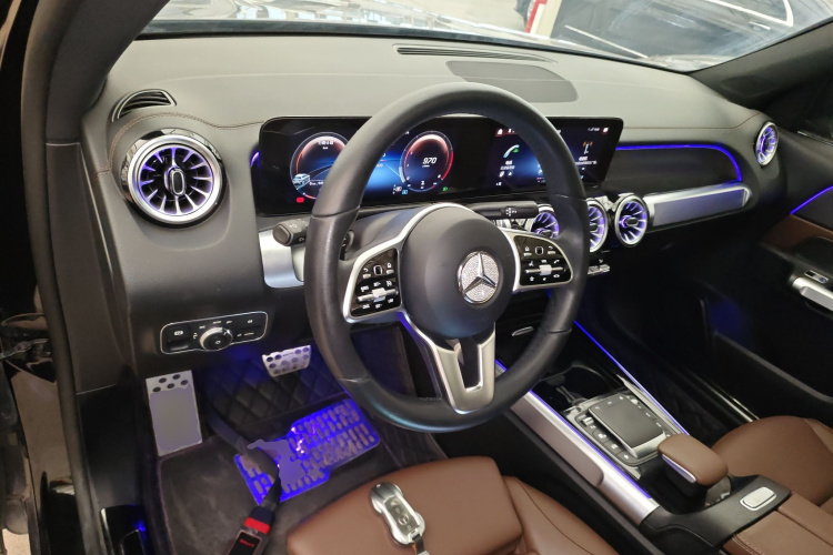 奔驰GLB 2022款 GLB 220 动感型中控内饰12