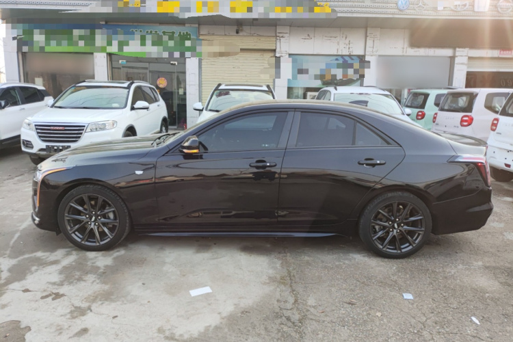 凯迪拉克CT4 2020款 28T 精英型车身外观4