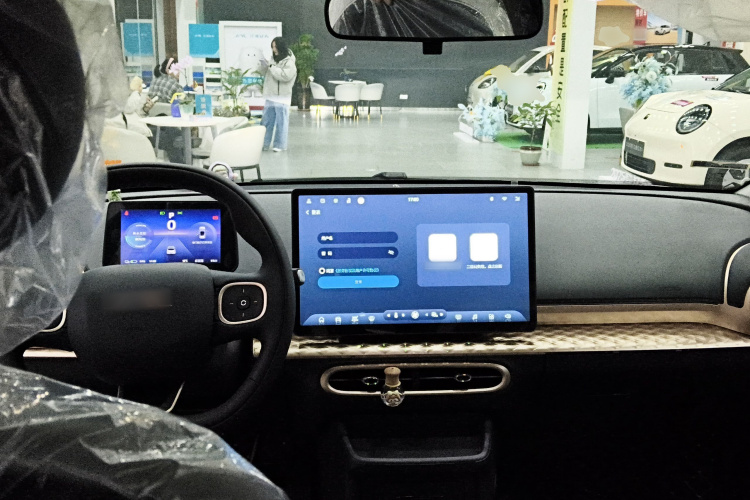 江淮钇为 钇为3 2025款 330km 黑凤梨版中控内饰7002