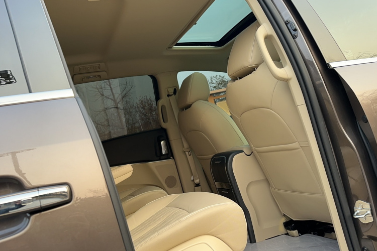 别克GL8 2023款 改款 陆上公务舱 豪华型中控内饰7004