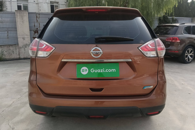 日产 奇骏 2015款 2.0L CVT舒适MAX版 2WD车身外观6