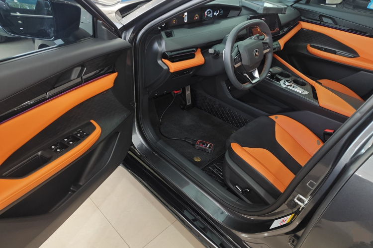 长安UNI-V 2023款 2.0T 领速版中控内饰7003