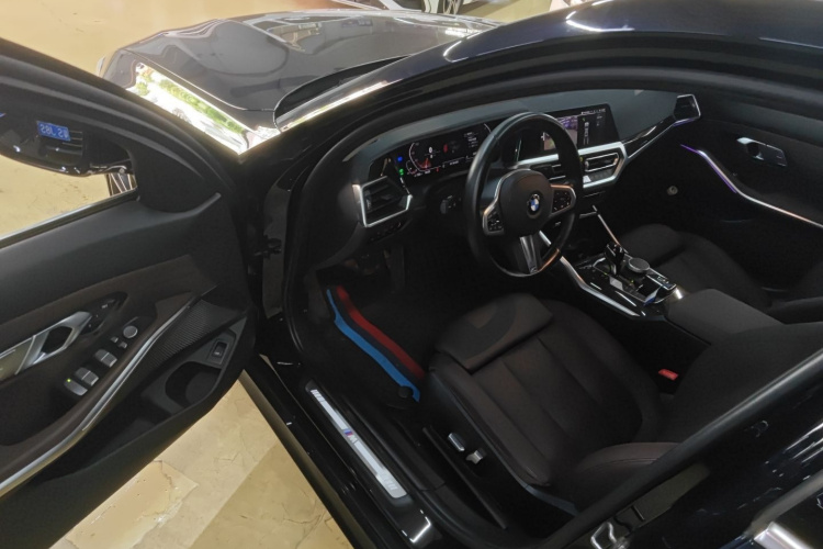 宝马3系 2022款 325Li M运动套装中控内饰7003