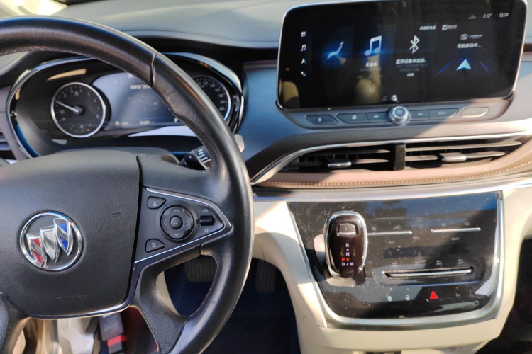 别克GL8 2022款 陆上公务舱 652T 豪华型中控内饰7002